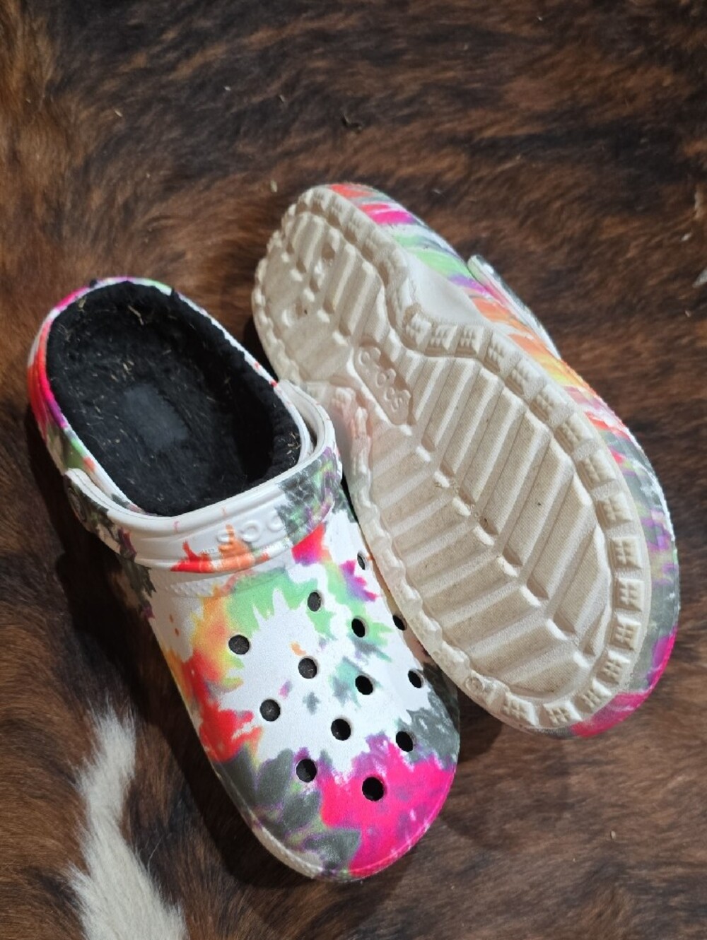 Adult Tie-Dye Crocs Shoes Fuzzy - Picture 2 of 3